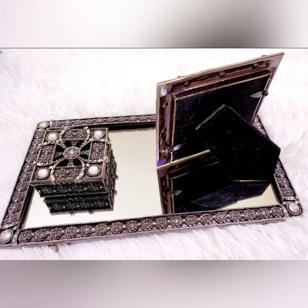 Yorkshire 3 piece vanity set with box